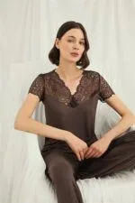 Kısa Kollu ve Dantelli V Yaka Pijama Takımı - Görsel 7