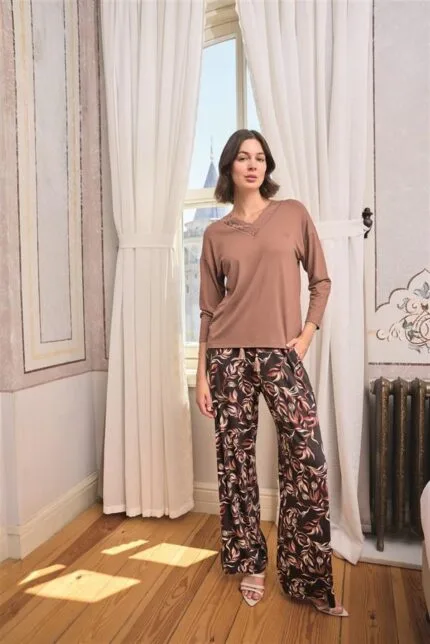 Yaprak Desenli Dantelli V Yaka Büyük Beden Pijama Takımı