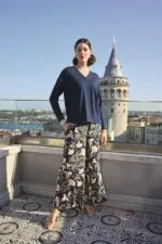 Yaprak Desenli Uzun Kollu V Yaka Pijama Takımı - Görsel 2