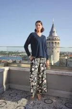 Yaprak Desenli Uzun Kollu V Yaka Pijama Takımı - Görsel 4