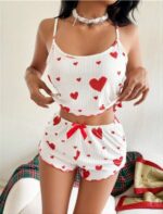 Beyaz Üstüne Kırmızı Kalp Desenli İnce Askılı Şortlu Pijama Takımı - Görsel 3