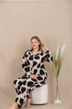 Büyük Beden Siyah Beyaz Kalp Desenli Düğmeli Uzun Kol Viskon Pijama Takımı