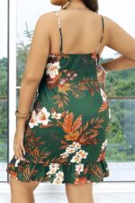 Büyük Beden Yeşil Üstüne Çiçek Desenli İnce Askılı Fırfırlı Gecelik - Görsel 3