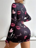 Pamuklu Kırmızı Öpücük ve Kalp Desenli Düğmeli Uzun Kol Tulum Pijama - Görsel 9